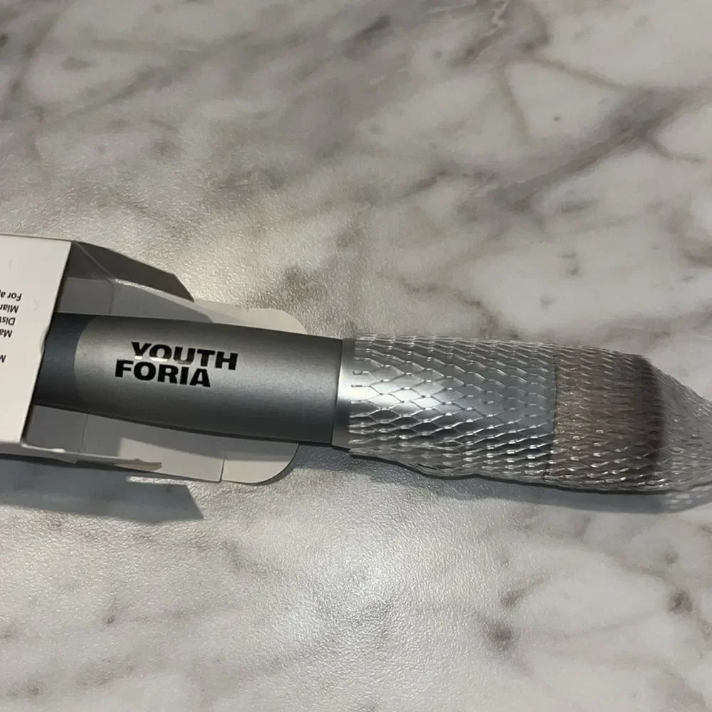 YOUTHFORIA OVAL FOUNDATION BRUSH